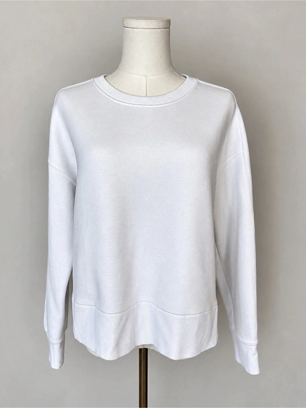 SPANX White Soft Crewneck Sweatshirt Pullover Size M Relaxed Fit